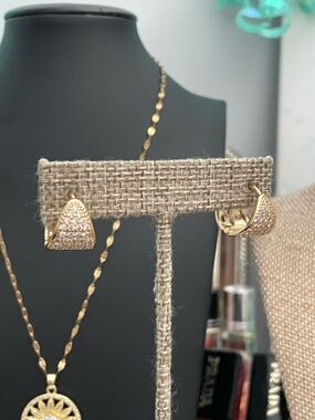 ✨Gold Pave Triangle Hoop Crystal Earrings ✨NEW